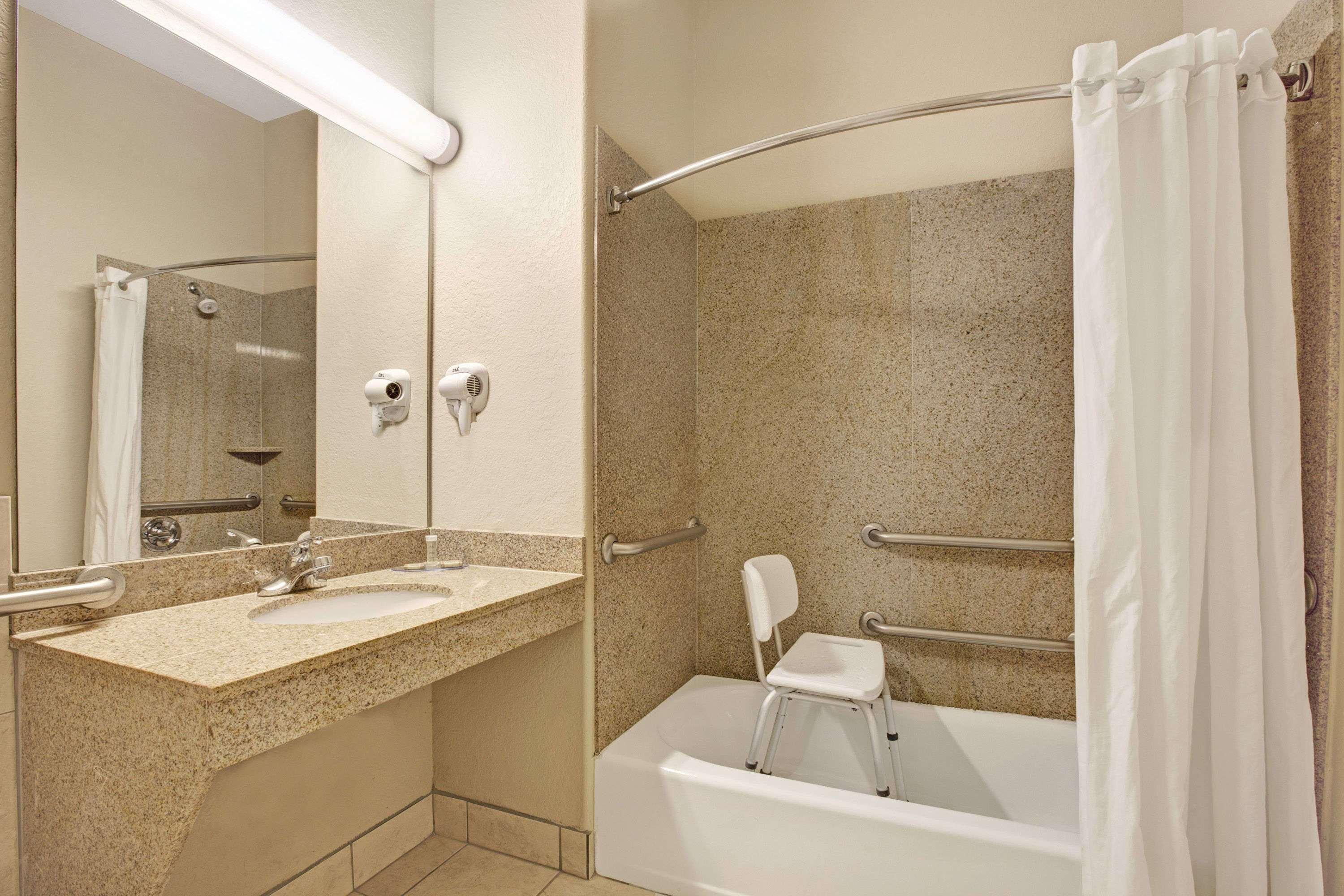 Super 8 By Wyndham Iah West/Greenspoint Aldine Exterior foto